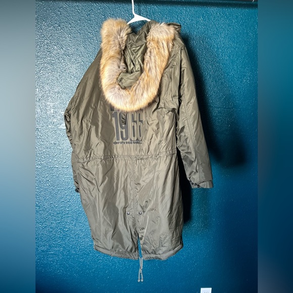 Women’s Vans  army green puffer jacket with fur on hood - Picture 5 of 5